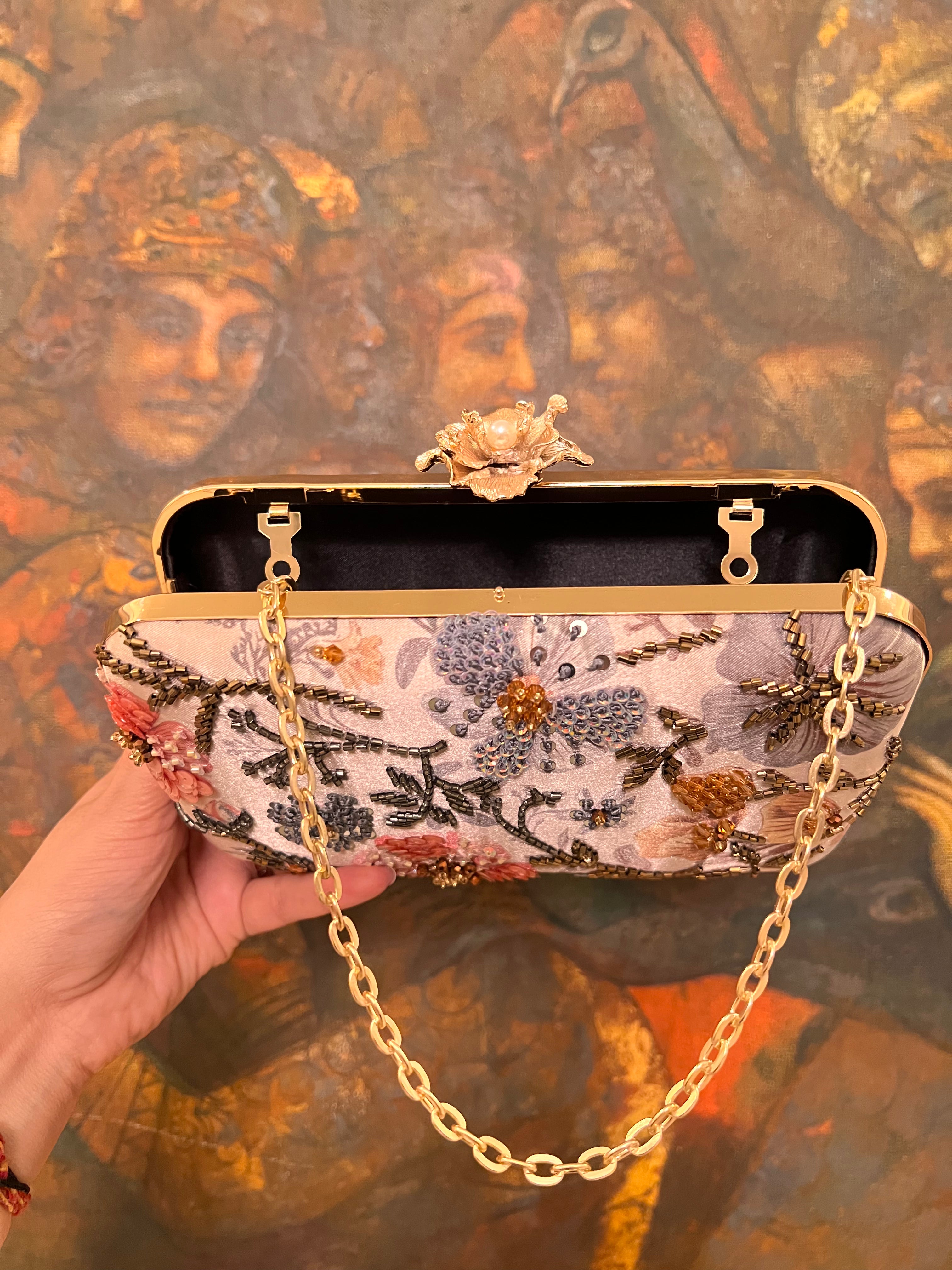 The Aurelia Grand Clutch