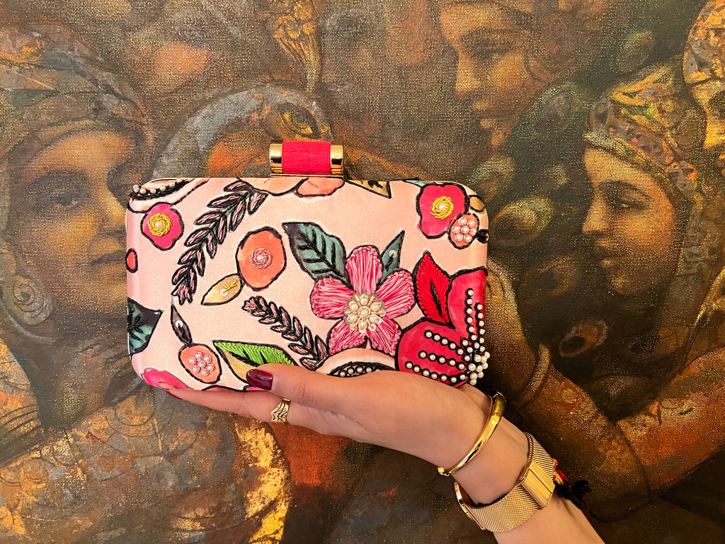 The Isla Icon Clutch