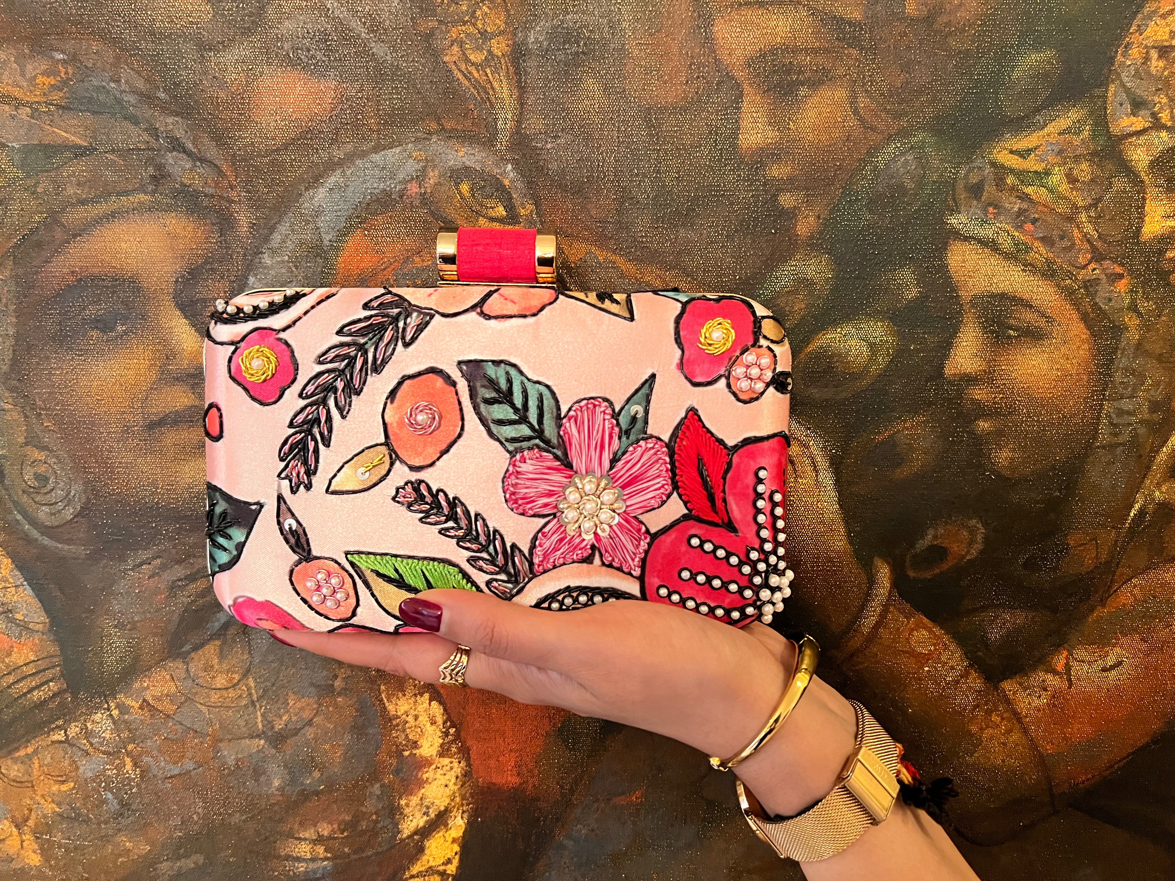 The Isla Icon Clutch
