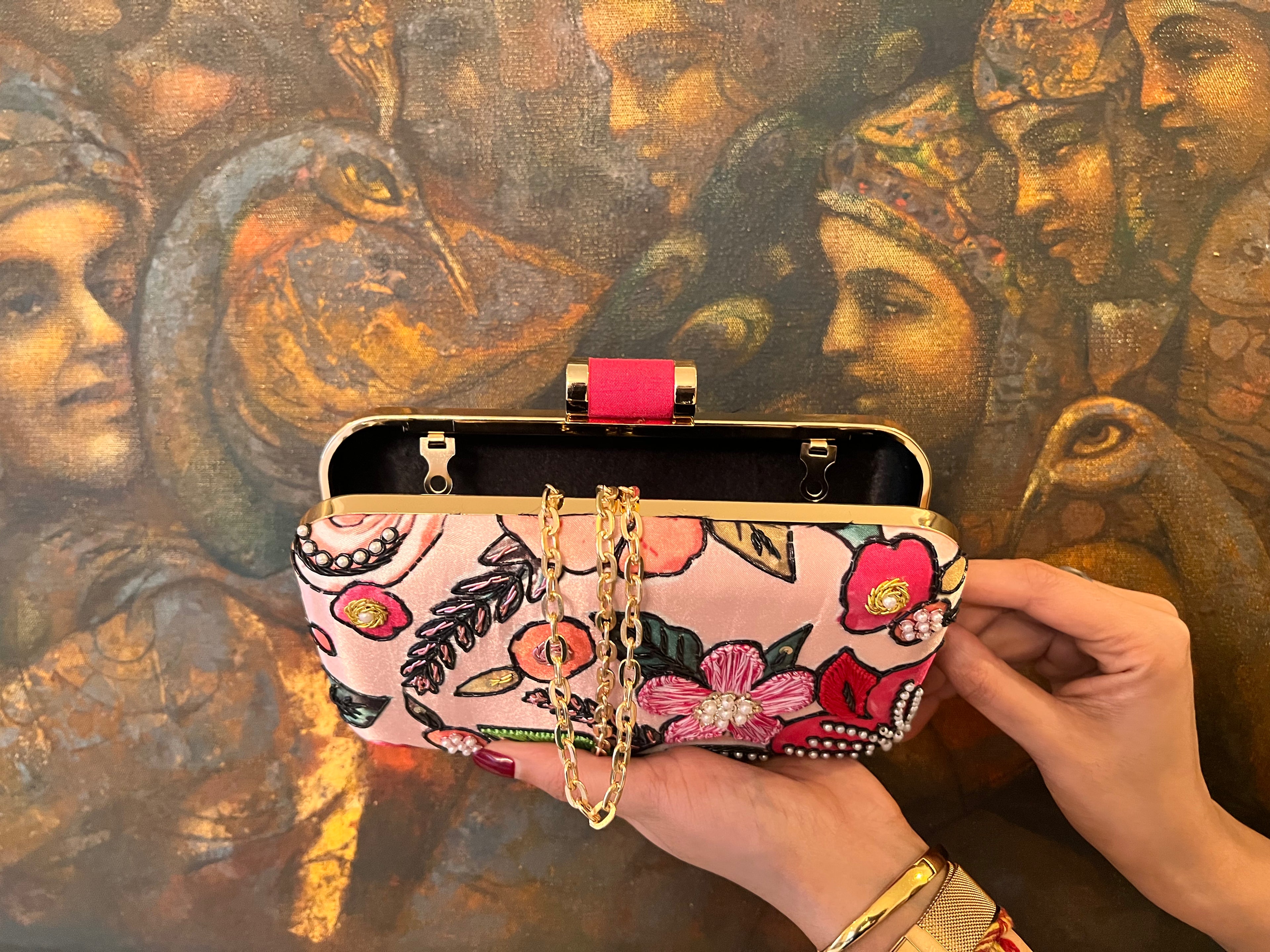 The Isla Icon Clutch