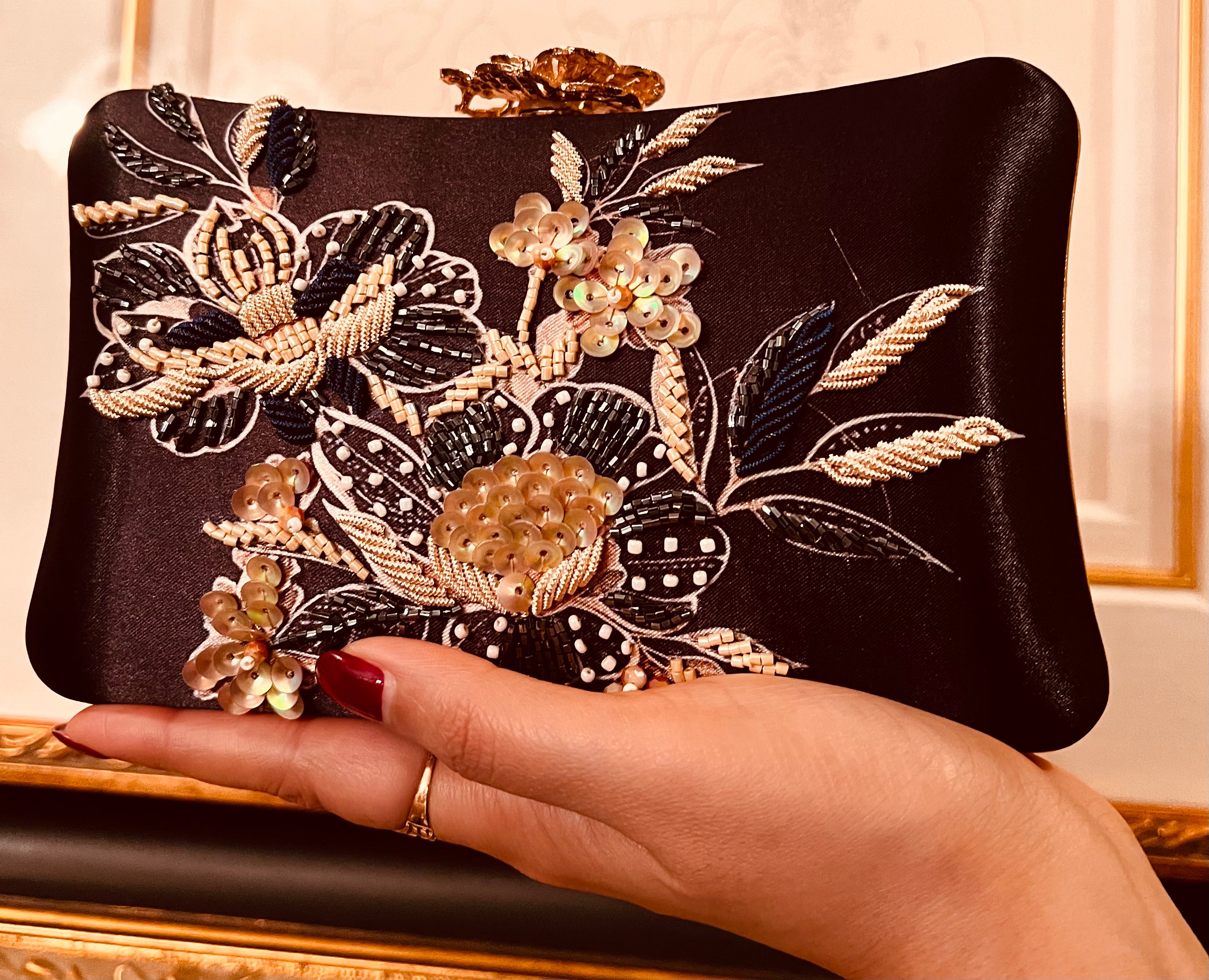 The Lyra Iconic Clutch