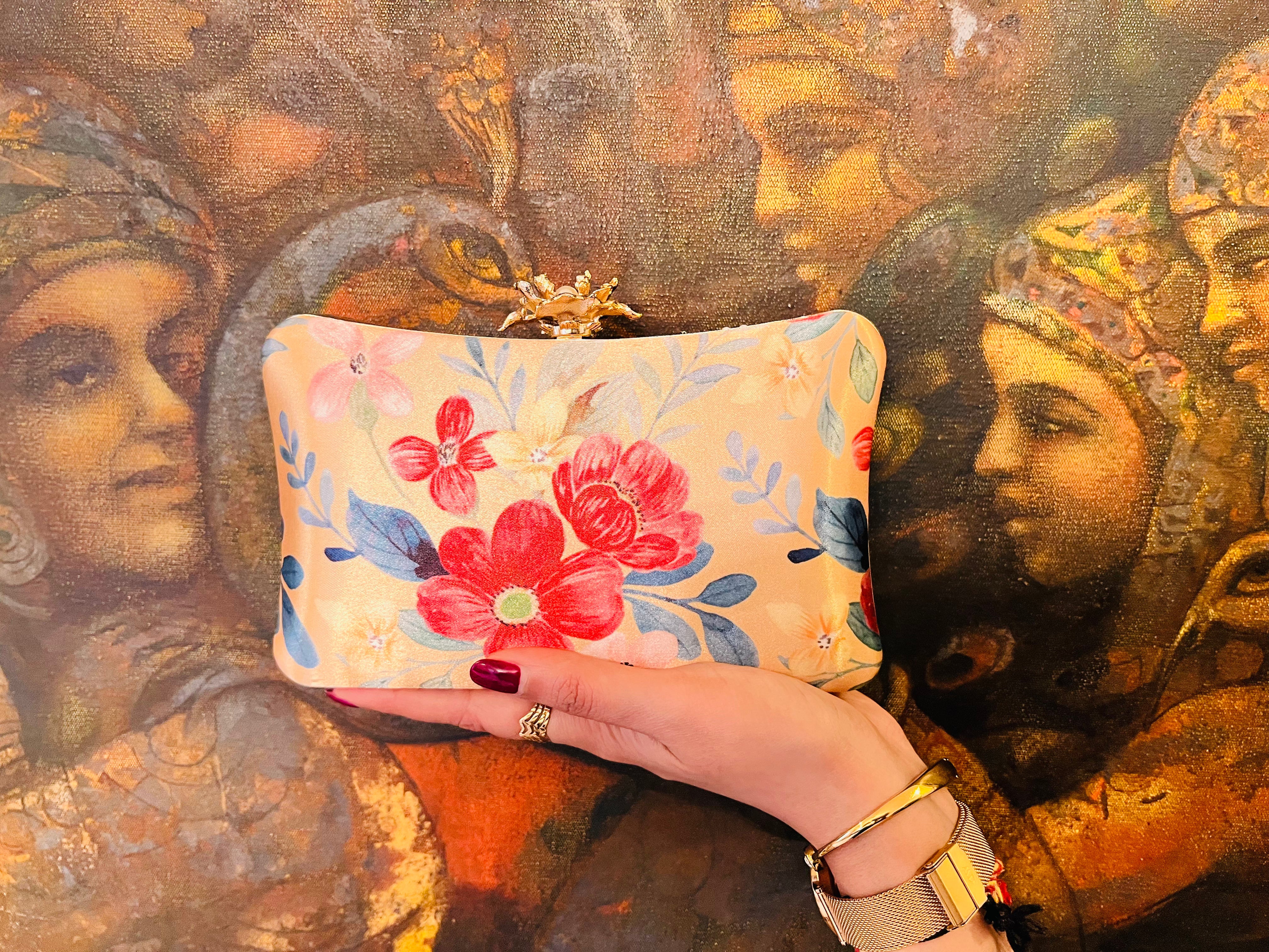 The Noor Signature Clutch