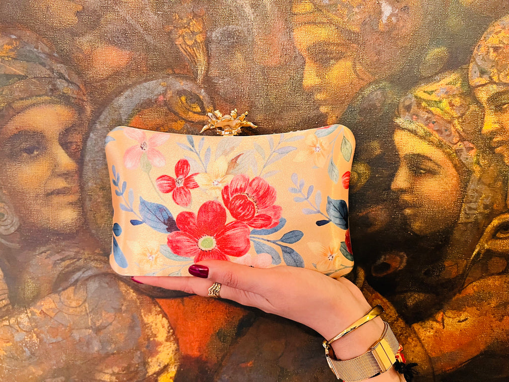 The Noor Signature Clutch