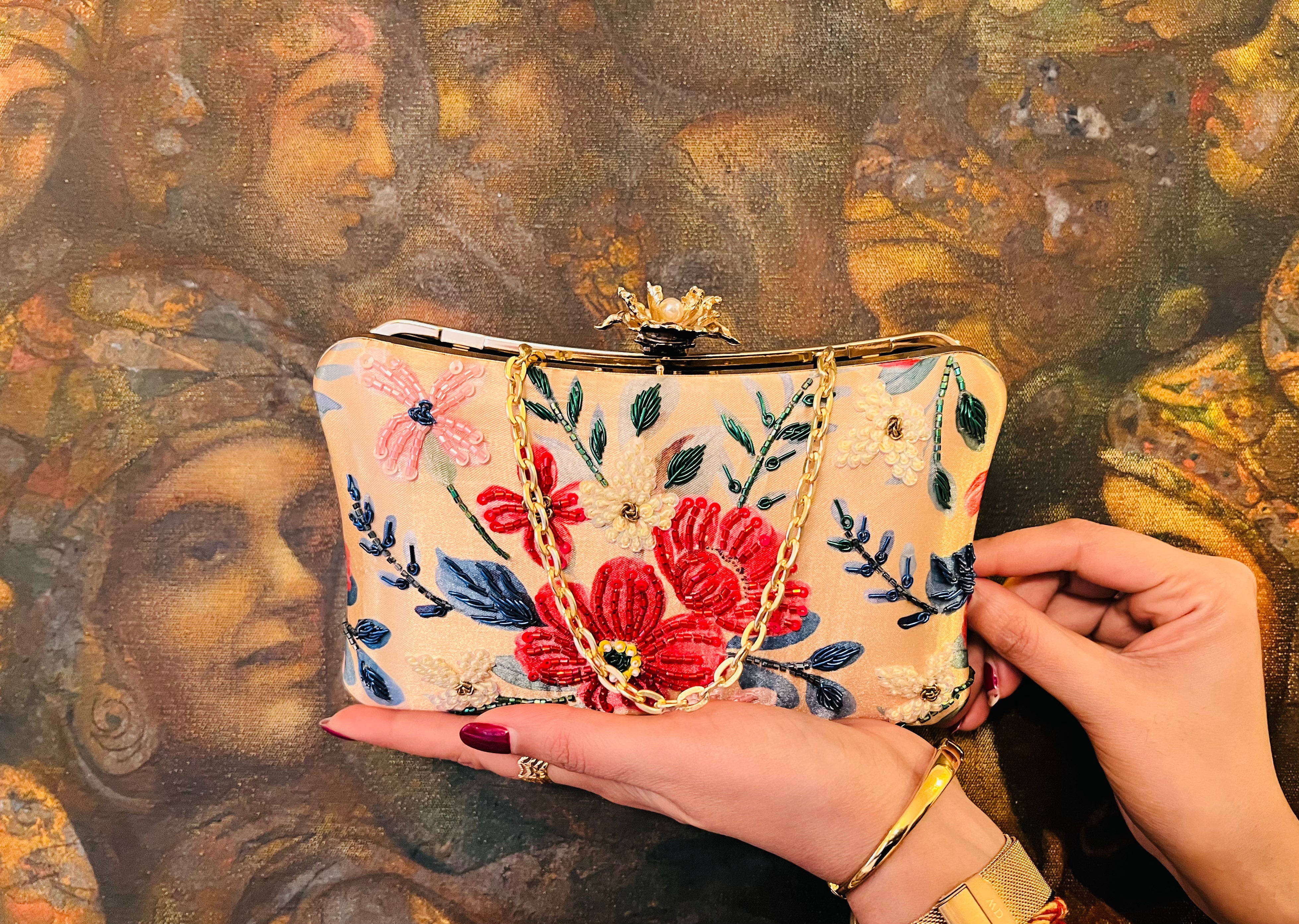 The Noor Signature Clutch