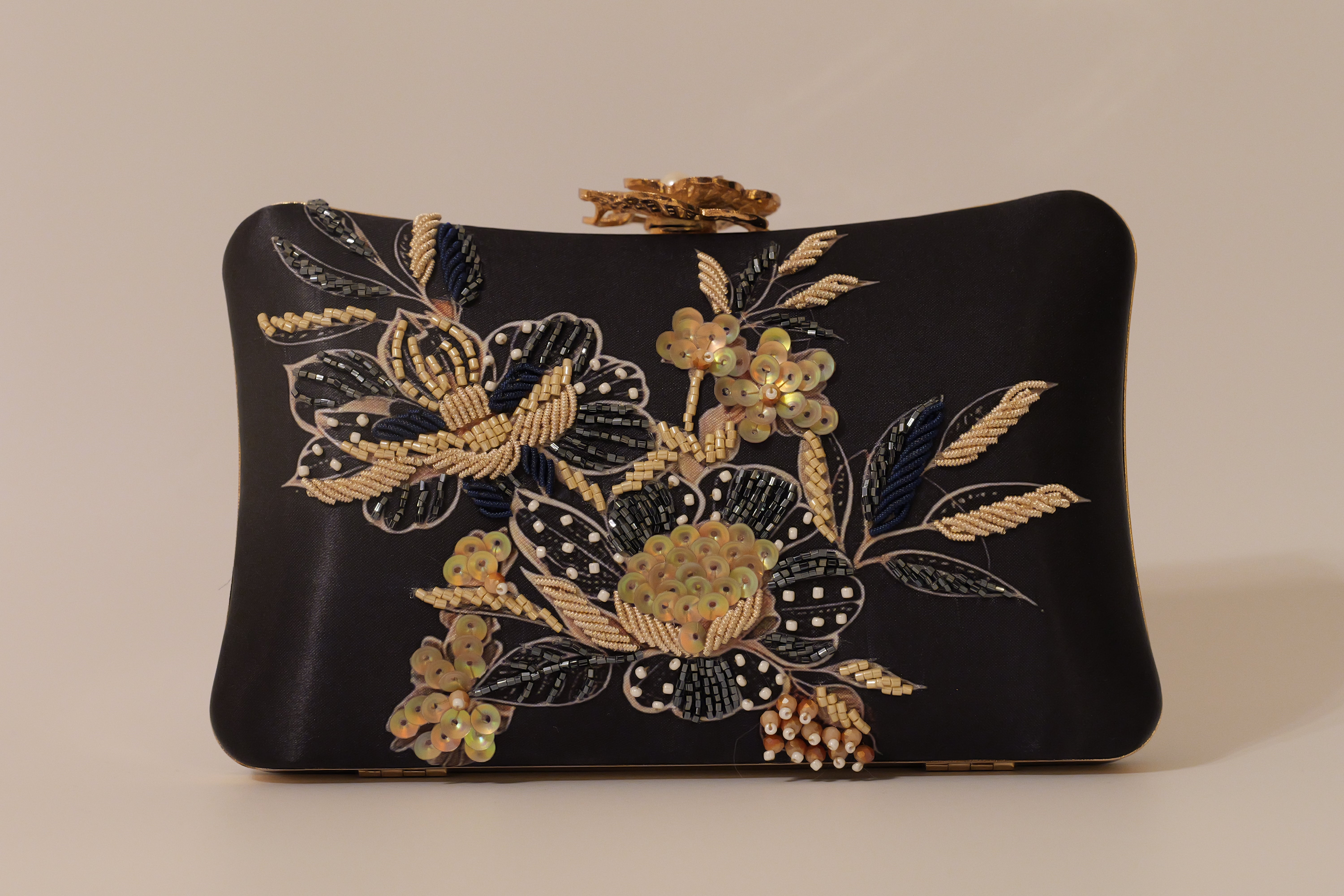 The Lyra Iconic Clutch