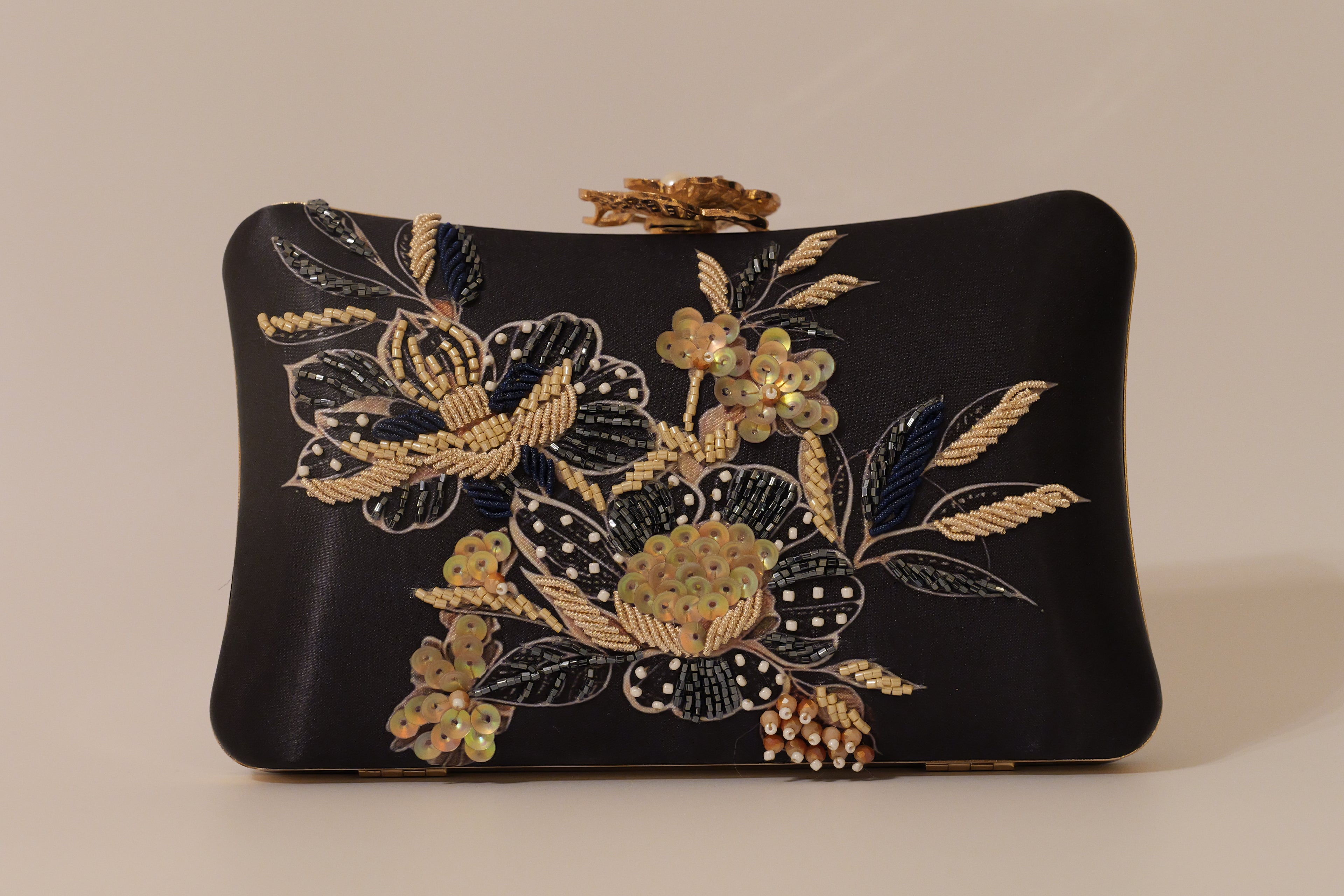 The Lyra Iconic Clutch