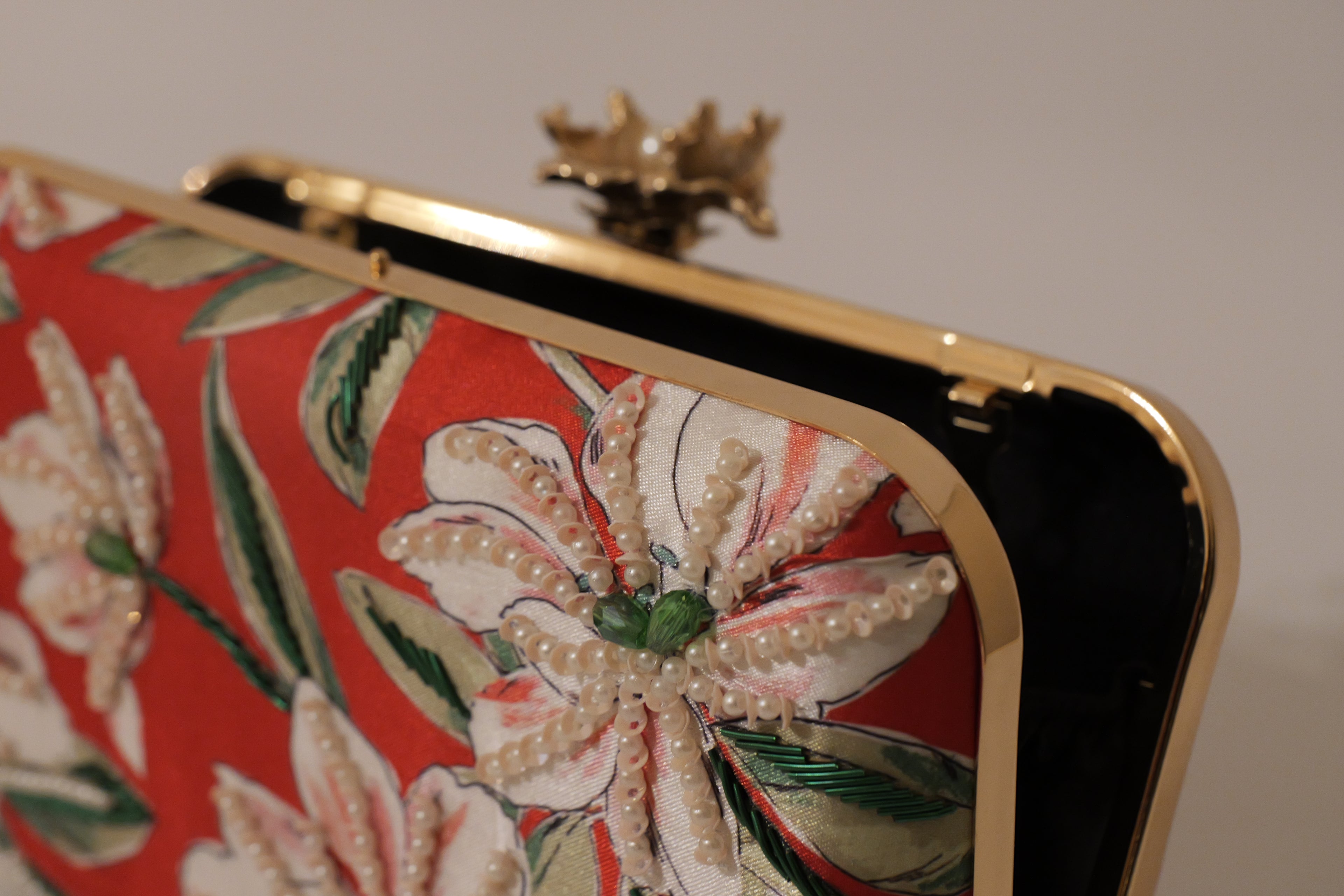 The Raya Modern Classic