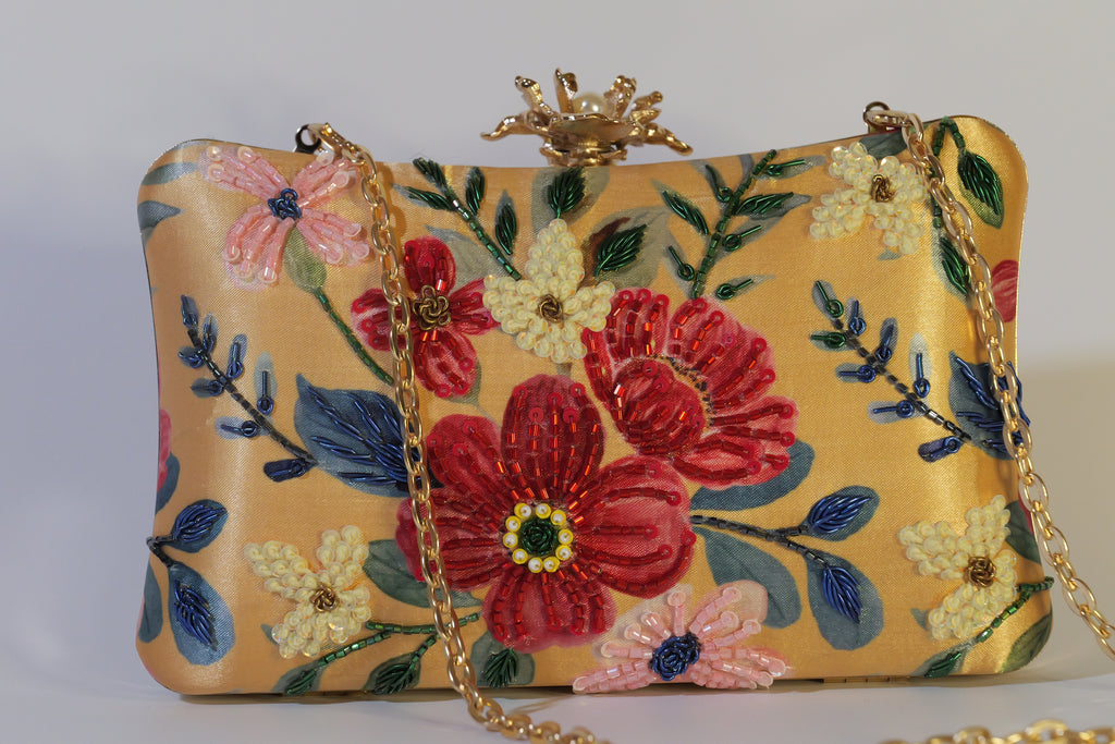 The Noor Signature Clutch