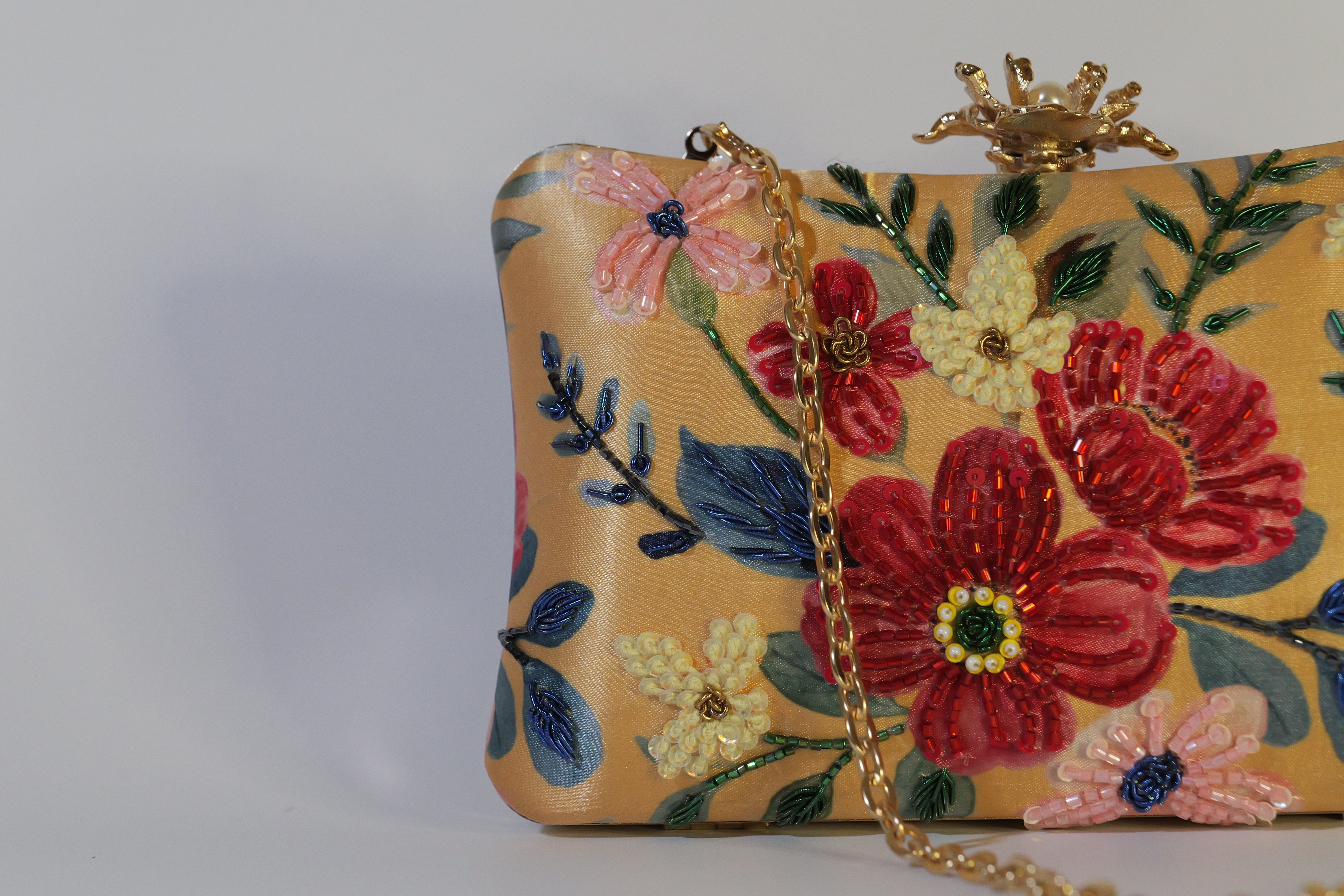 The Noor Signature Clutch