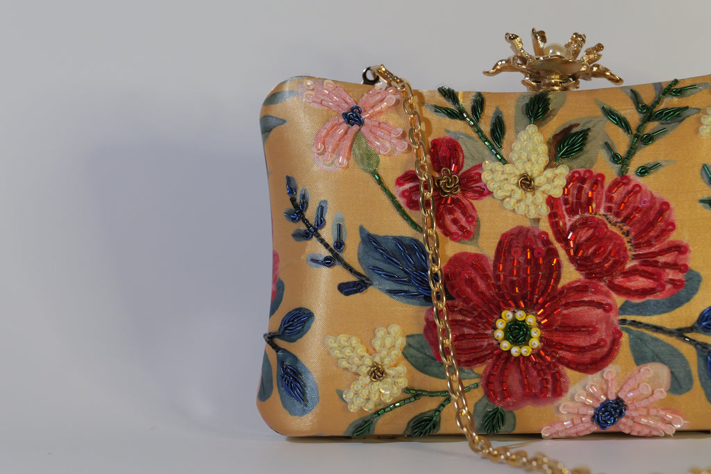 The Noor Signature Clutch